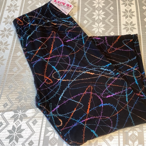 Legging Capris Women’s O/S Scramble Pattern - Picture 4 of 7